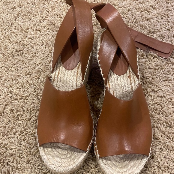 Celine - Picture 9 of 12